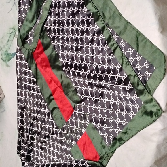 Gucci Black and Green Scarf with Red Accents